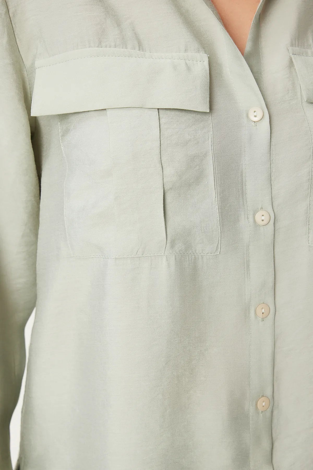 2- قميص نسائي تنسل بجيب كبير باللون الأخضر الفاتح - Light Green Large Pocket Tencel Shirt