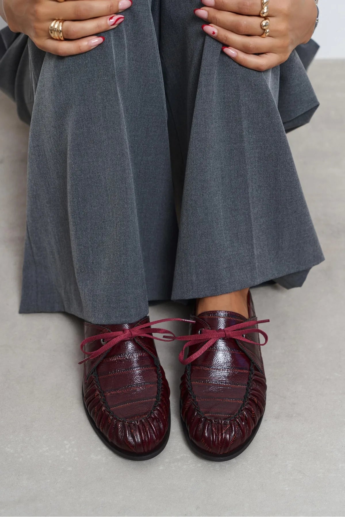 Rebel Burgundy Crocodile-Texture Genuine Leather Lace-Up Flat Women's Loafers