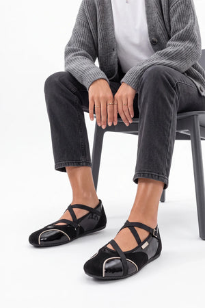Dorevu Black Multi-Panel Cross-Strap Casual Women's Sneakers