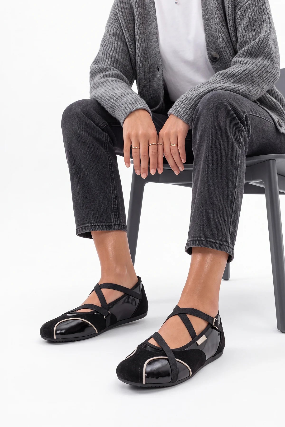 Dorevu Black Multi-Panel Cross-Strap Casual Women's Sneakers