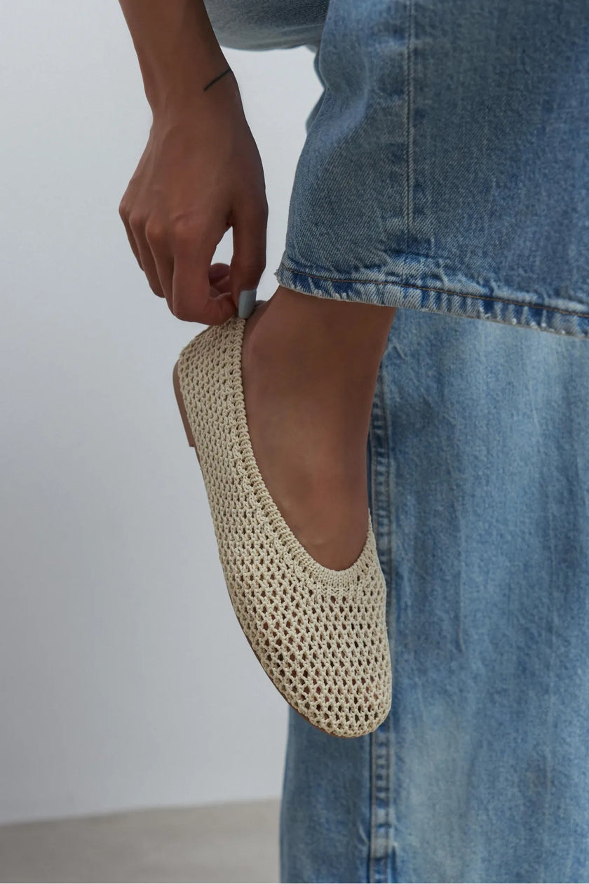 LIPS Beige Knit Mesh Flat Women’s Ballet Flats