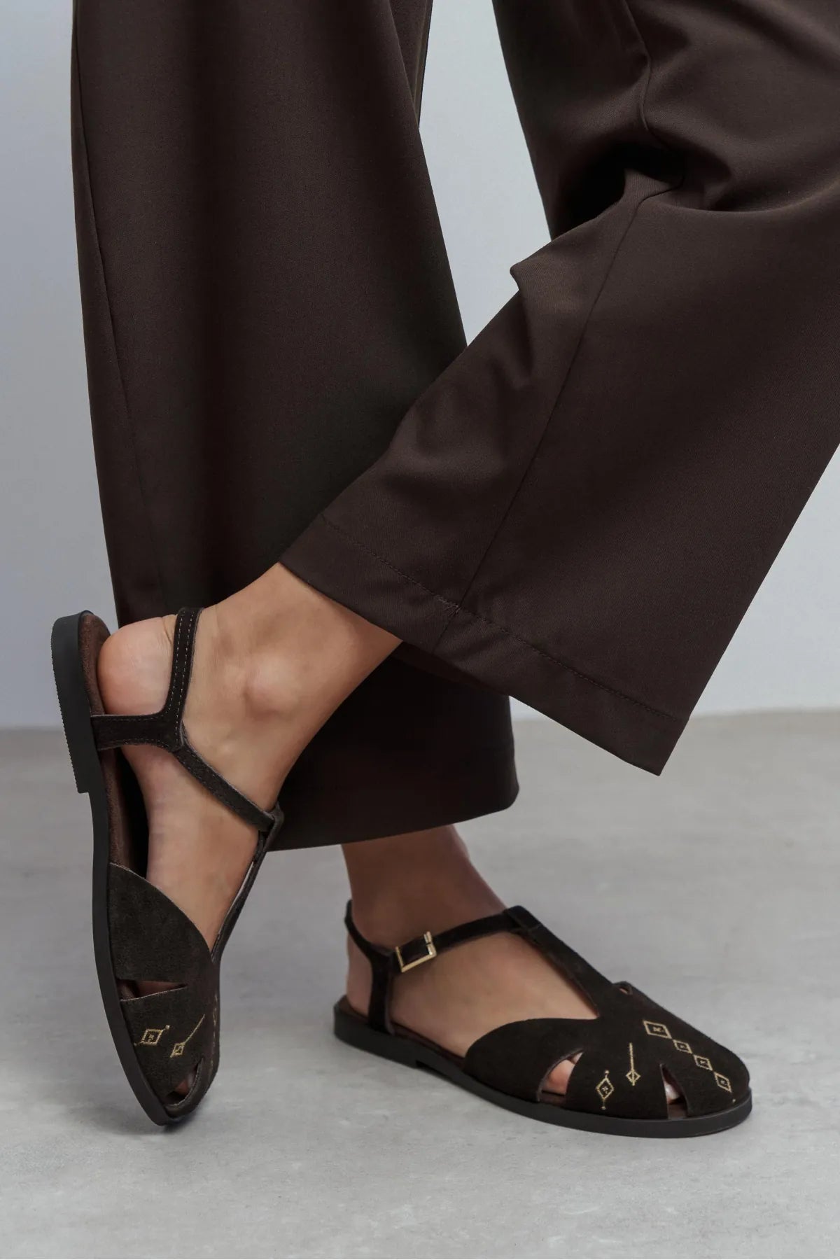 WOOD Bitter Brown Suede Leather Embroidered Flat Sole Women’s Sandals | FOOTWEAR | SANDALET | Lebbse WOOD Bitter Brown Suede Leather Embroidered Flat Sole Women’s Sandals | FOOTWEAR | SANDALET | Lebbse