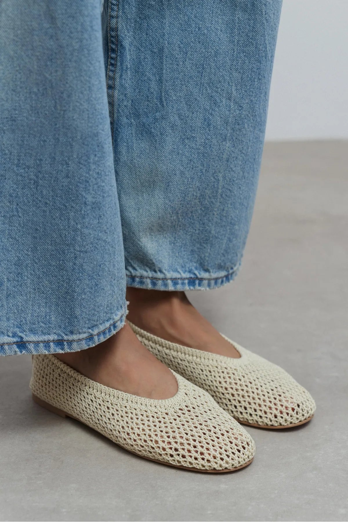 LIPS Beige Knit Mesh Flat Women’s Ballet Flats