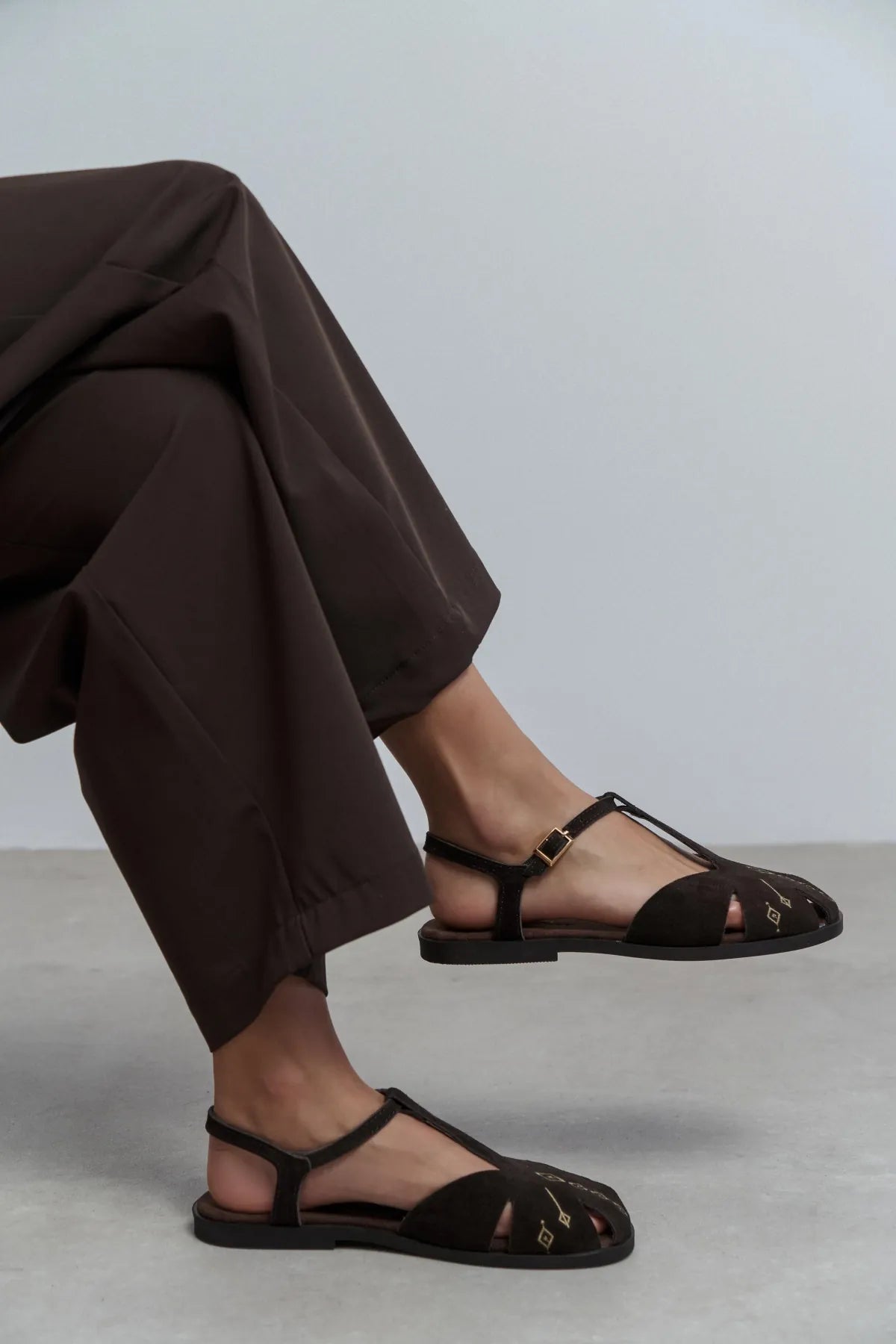 WOOD Bitter Brown Suede Leather Embroidered Flat Sole Women’s Sandals | FOOTWEAR | SANDALET | Lebbse WOOD Bitter Brown Suede Leather Embroidered Flat Sole Women’s Sandals | FOOTWEAR | SANDALET | Lebbse