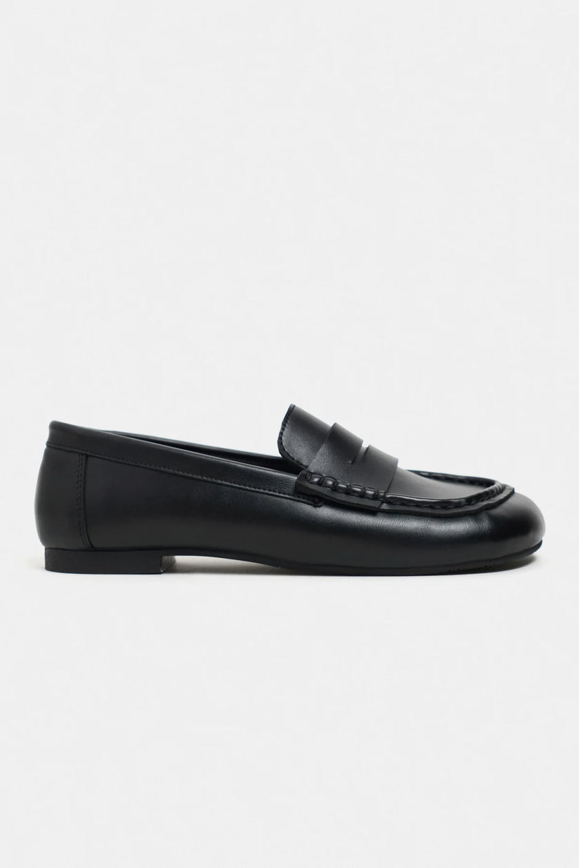 AUDRE Black Matte Women’s Flat Loafers