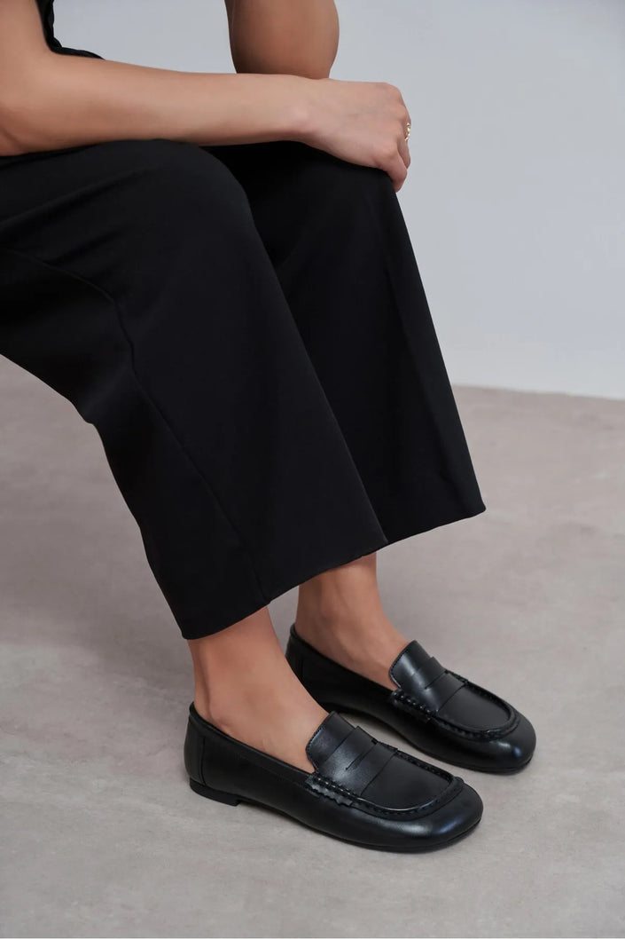 AUDRE Black Matte Women’s Flat Loafers