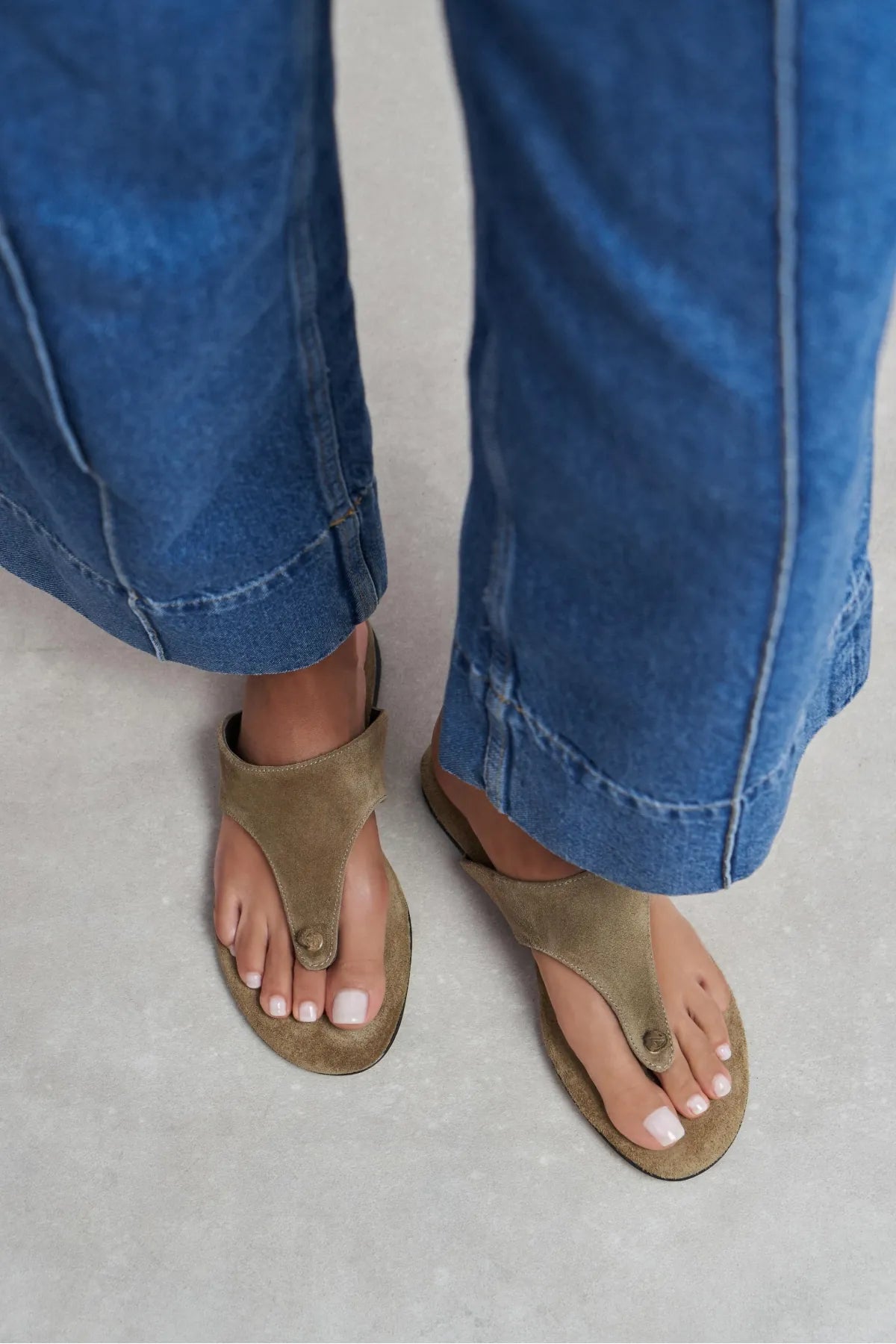 ALMIRA ROME BEIGE SUEDE LEATHER WOMEN’S FLAT TOE-POST SLIPPERS