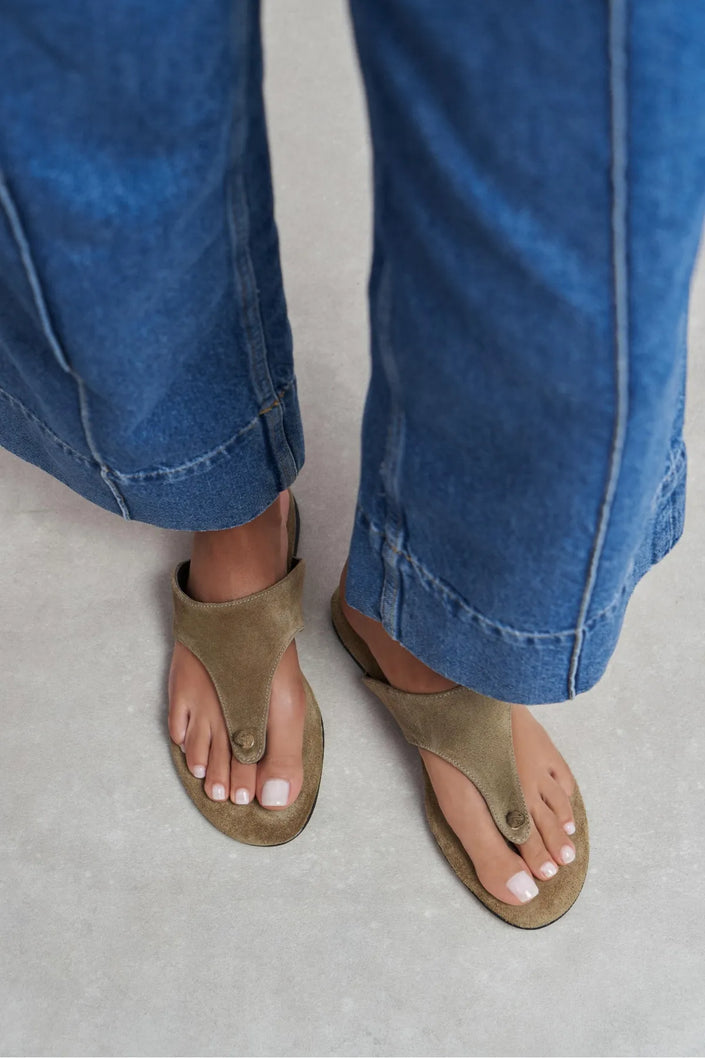 ALMIRA ROME BEIGE SUEDE LEATHER WOMEN’S FLAT TOE-POST SLIPPERS