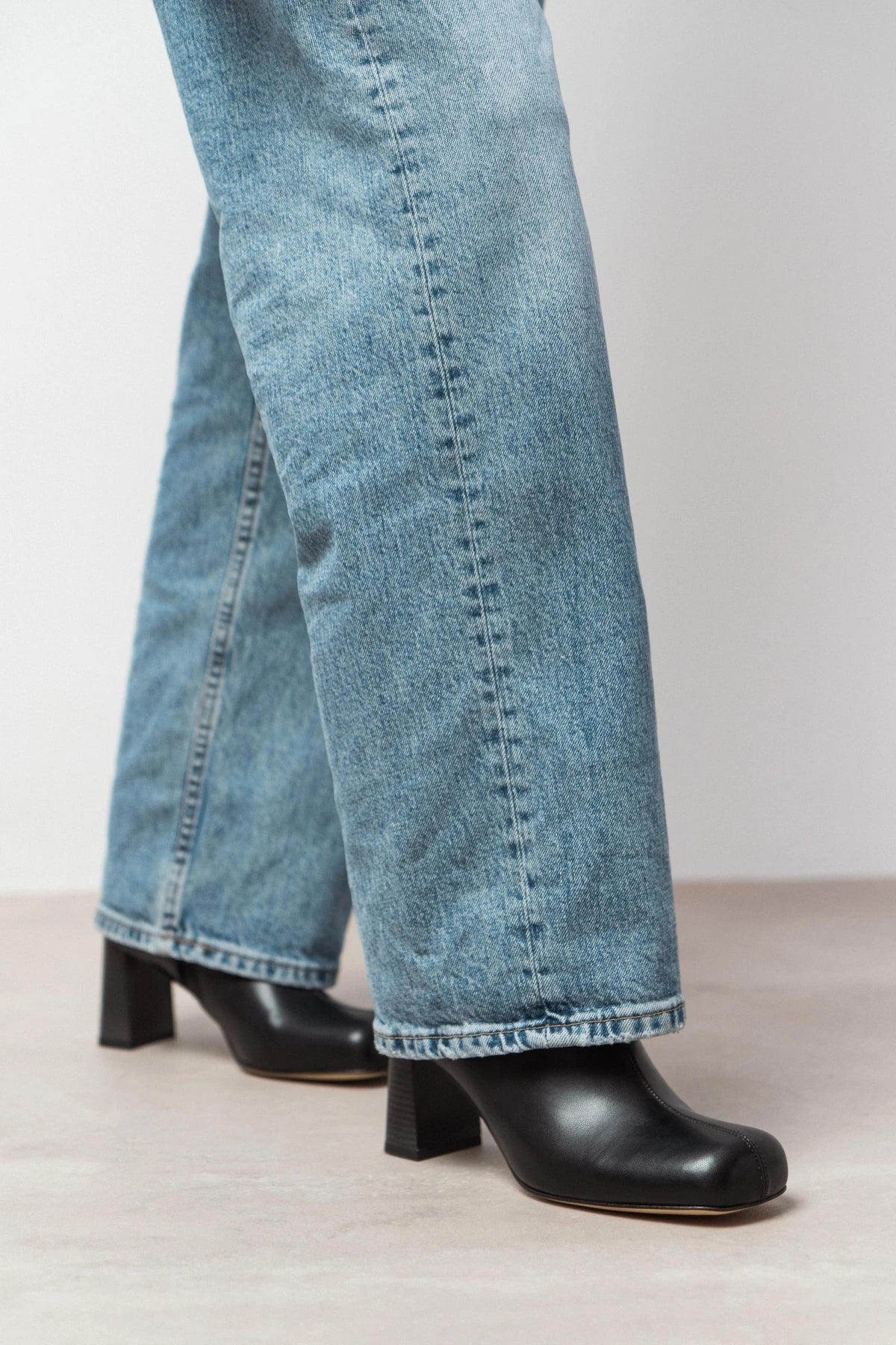 JUNO BLACK MATTE ZIPPERED THICK-HEELED CUFF-TOE WOMEN'S BOOTS