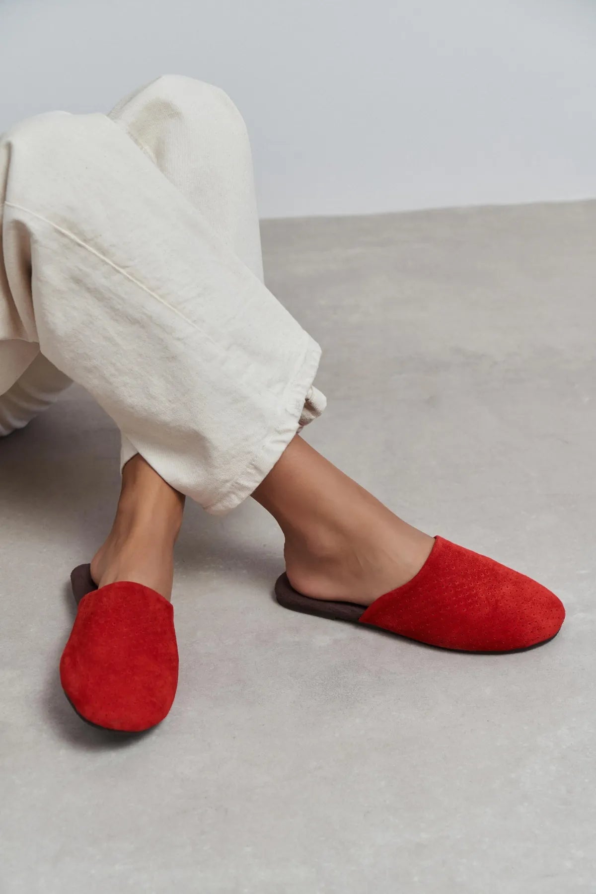 MODI RED SUEDE LEATHER WOMEN’S CLOSED SLIPPERS