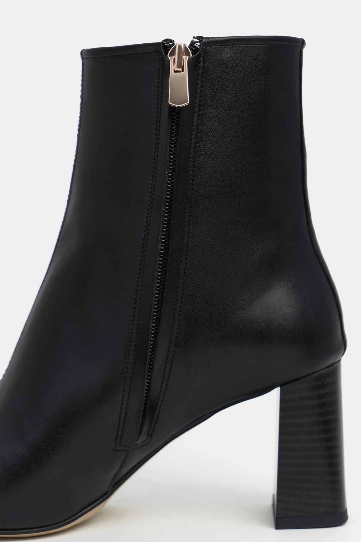 JUNO BLACK MATTE ZIPPERED THICK-HEELED CUFF-TOE WOMEN'S BOOTS