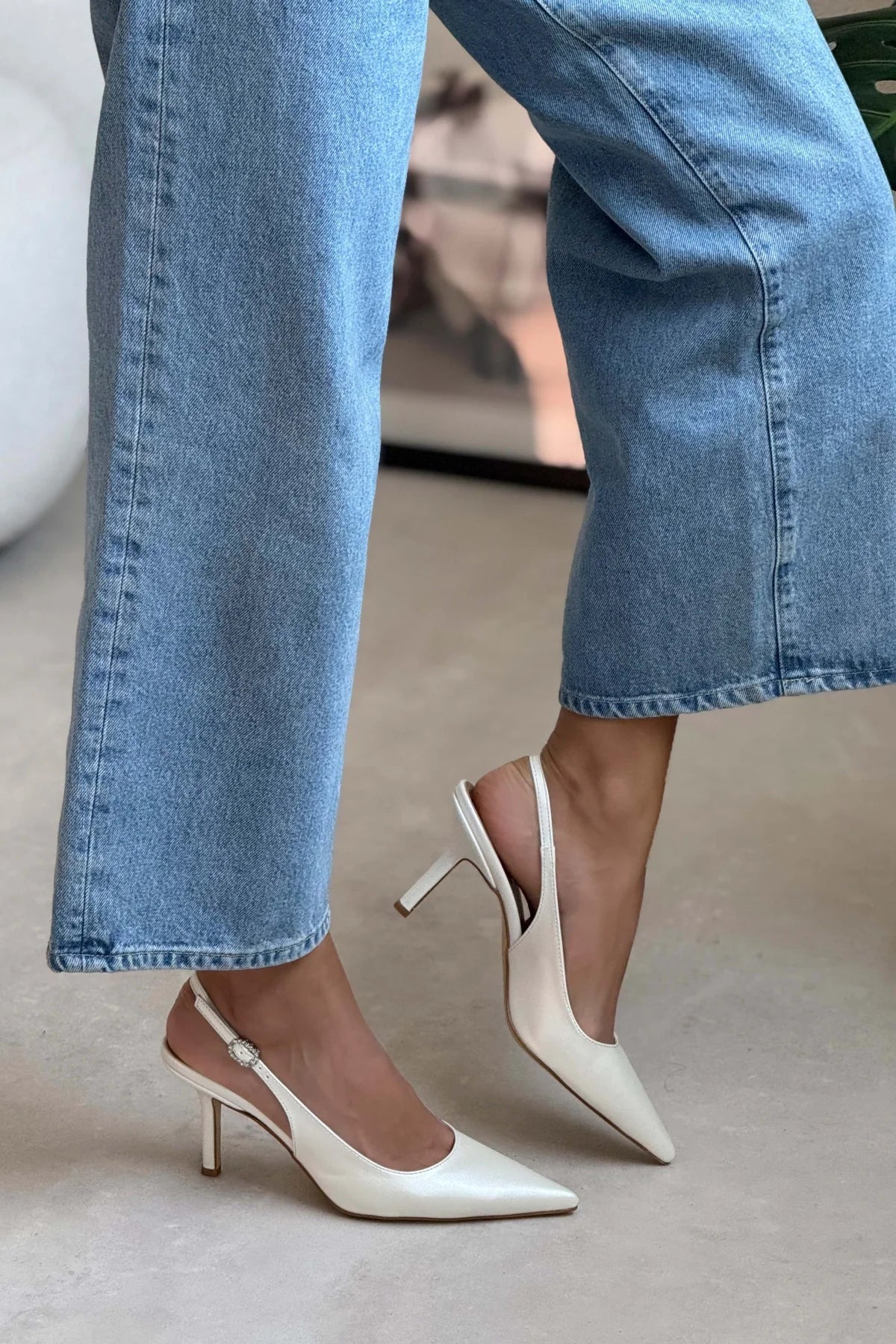 MENDY PEARL MATTE BELT DETAIL POINTED TOE WOMEN'S HEEL SHOES