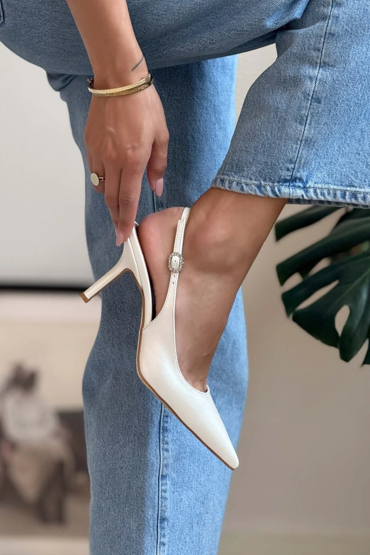 MENDY PEARL MATTE BELT DETAIL POINTED TOE WOMEN'S HEEL SHOES