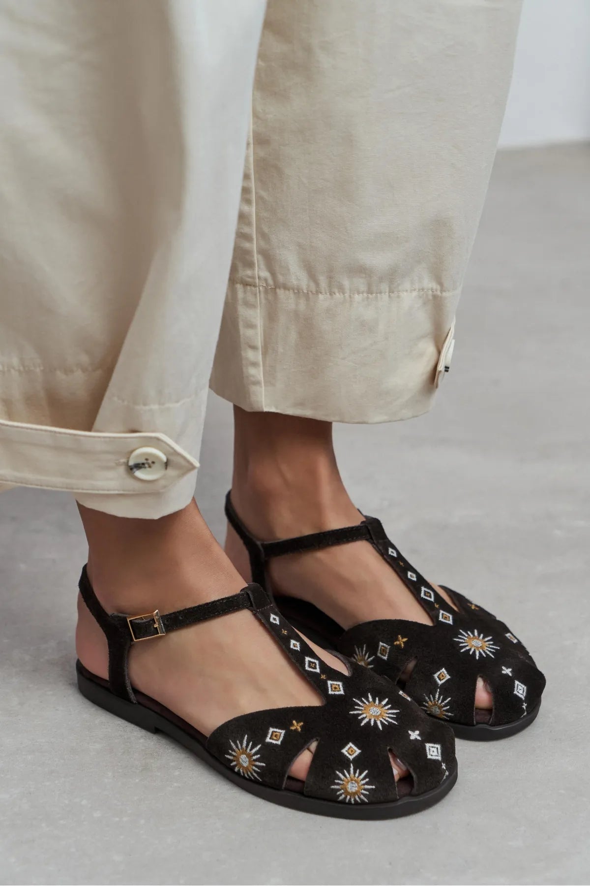 UTYA Bitter Brown Suede Leather Embroidery Detail Flat Women’s Sandals | FOOTWEAR | SANDALET | Lebbse UTYA Bitter Brown Suede Leather Embroidery Detail Flat Women’s Sandals | FOOTWEAR | SANDALET | Lebbse