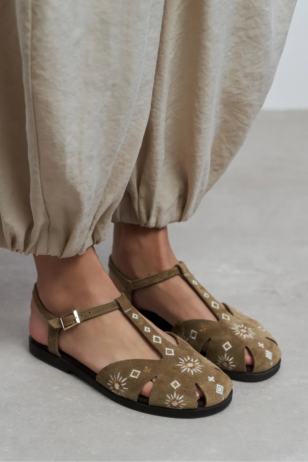 UTYA Rome Beige Suede Leather Embroidery Detail Flat Women’s Sandals | FOOTWEAR | SANDALET | Lebbse UTYA Rome Beige Suede Leather Embroidery Detail Flat Women’s Sandals | FOOTWEAR | SANDALET | Lebbse