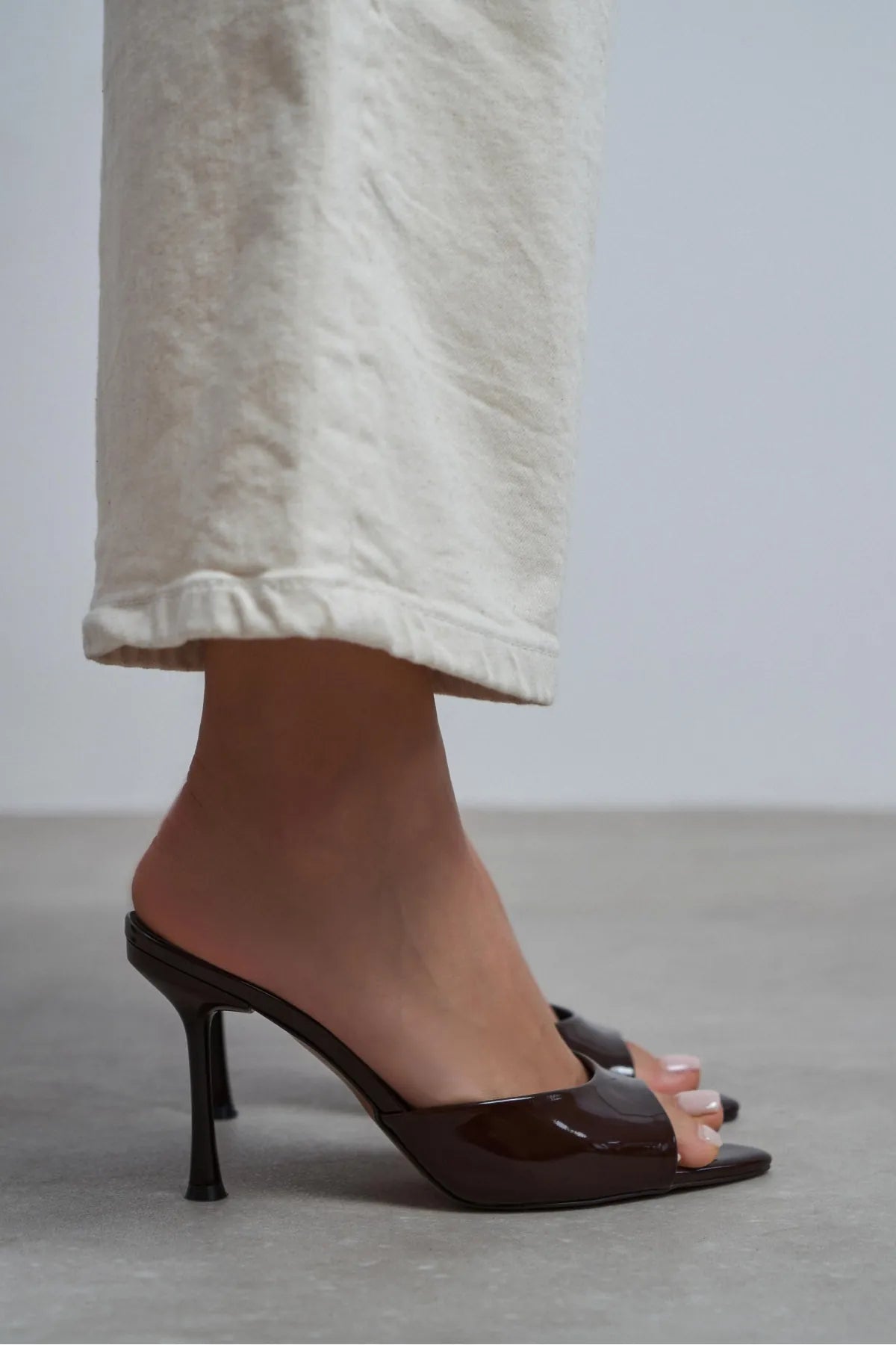 RENATA Brown Patent Open-Toe Pointed Women’s Slim High-Heel Mules | FOOTWEAR | Heels | Slipper | Lebbse RENATA Brown Patent Open-Toe Pointed Women’s Slim High-Heel Mules | FOOTWEAR | Heels | Slipper | Lebbse