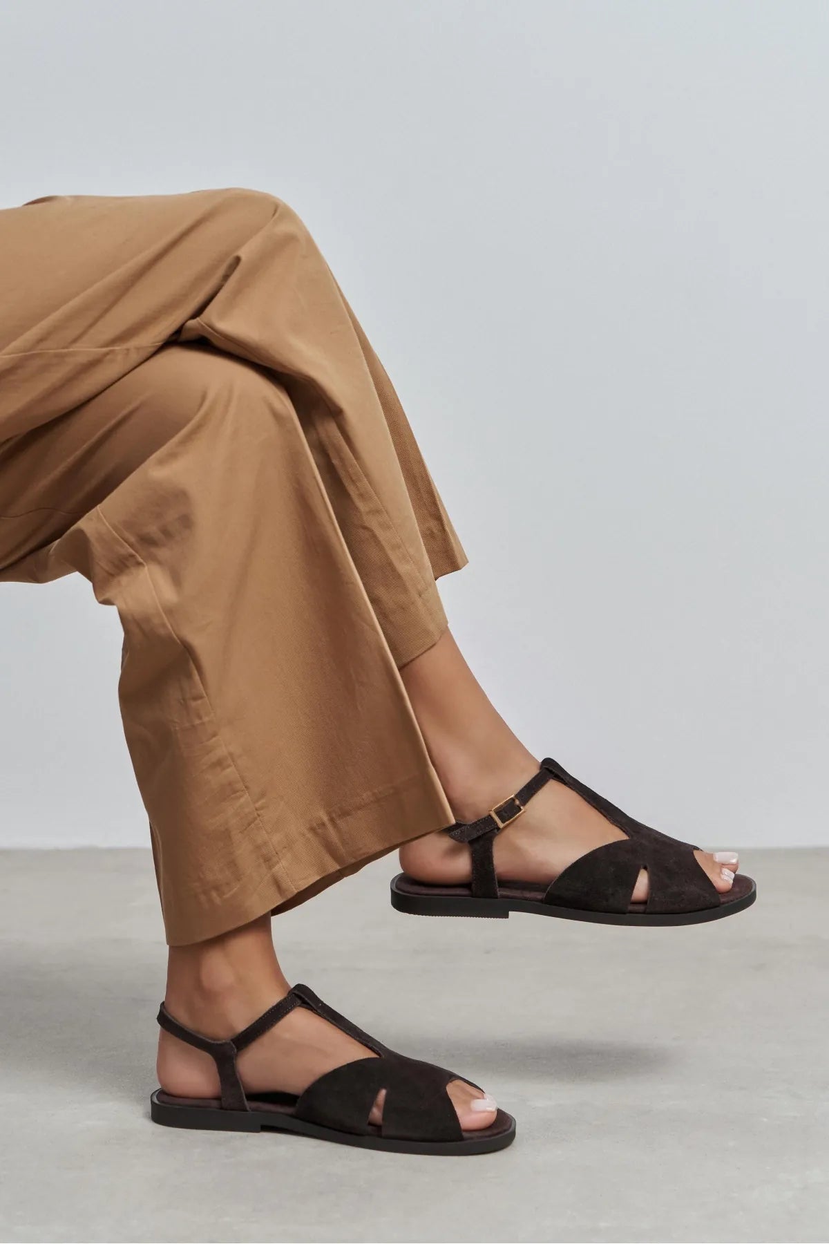 DESSAS BITTER BROWN SUEDE GENUINE LEATHER BUCKLE DETAIL WOMEN’S FLAT OPEN-TOE SANDALS
