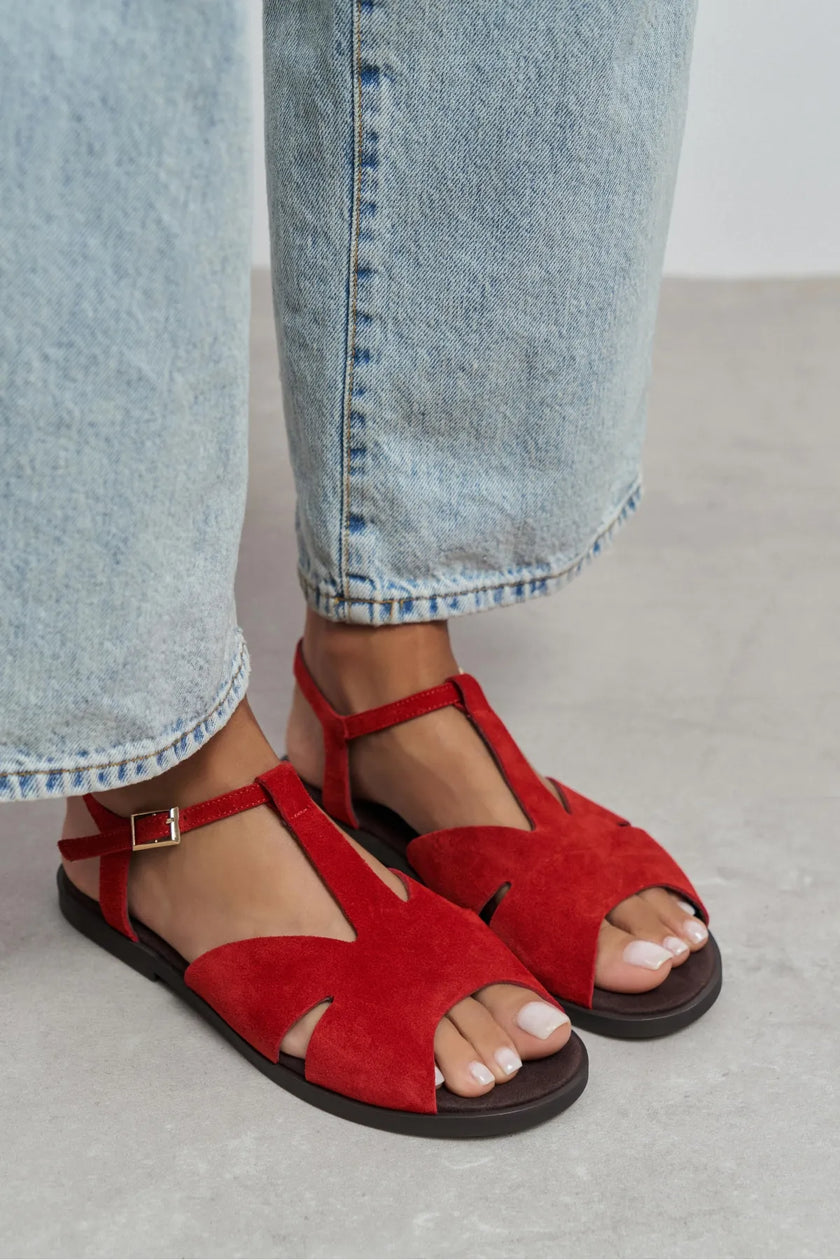 DESSAS RED SUEDE GENUINE LEATHER BUCKLE DETAIL WOMEN’S FLAT OPEN-TOE SANDALS