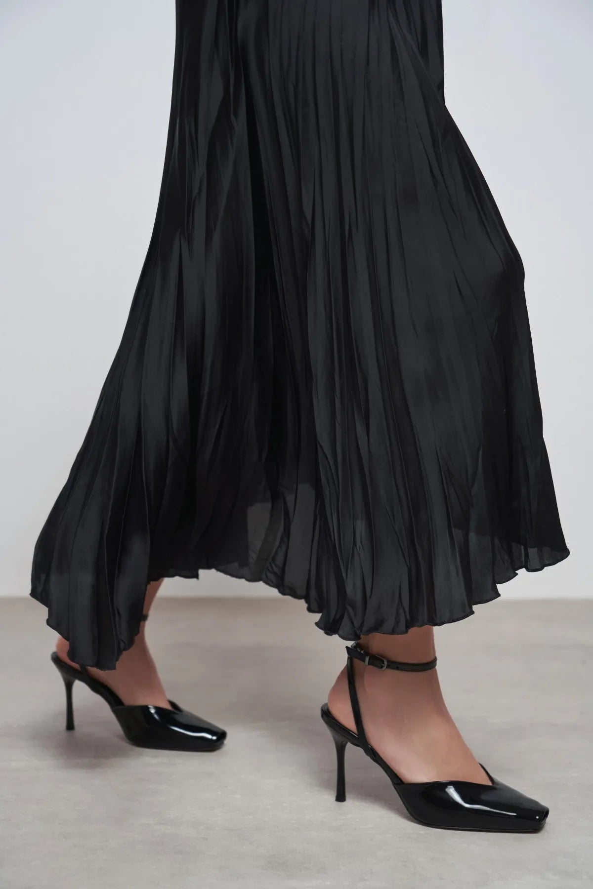 KAHLA Black Patent Leather Ankle Strap Open Toe Women’s Heel Shoes