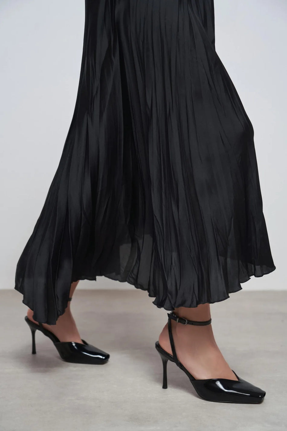 KAHLA Black Patent Leather Ankle Strap Open Toe Women’s Heel Shoes