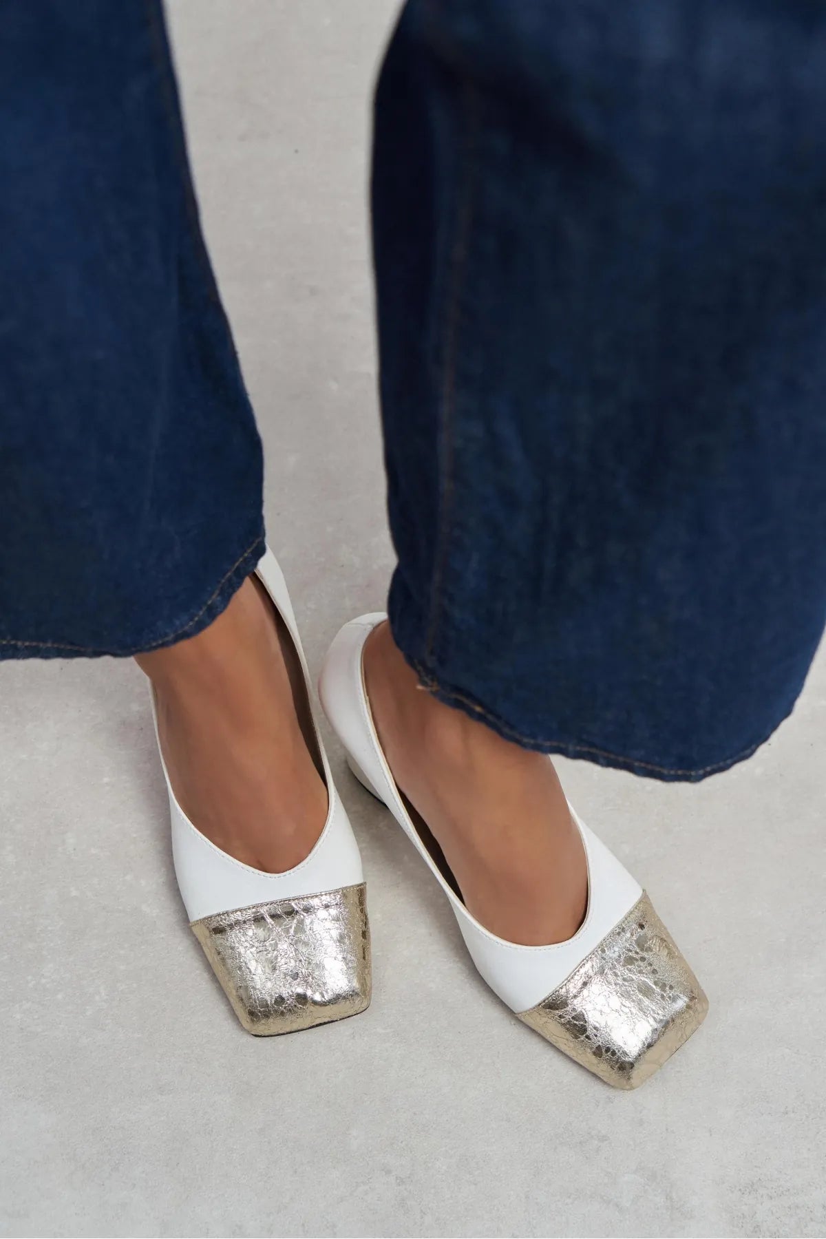 EMILY WHITE & GOLD CAP-TOE BLOCK HEEL WOMEN’S SHOES