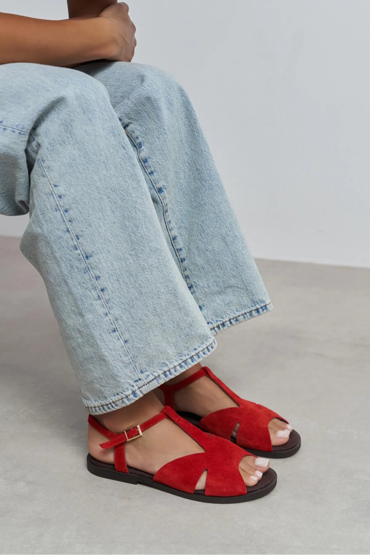 DESSAS RED SUEDE GENUINE LEATHER BUCKLE DETAIL WOMEN’S FLAT OPEN-TOE SANDALS