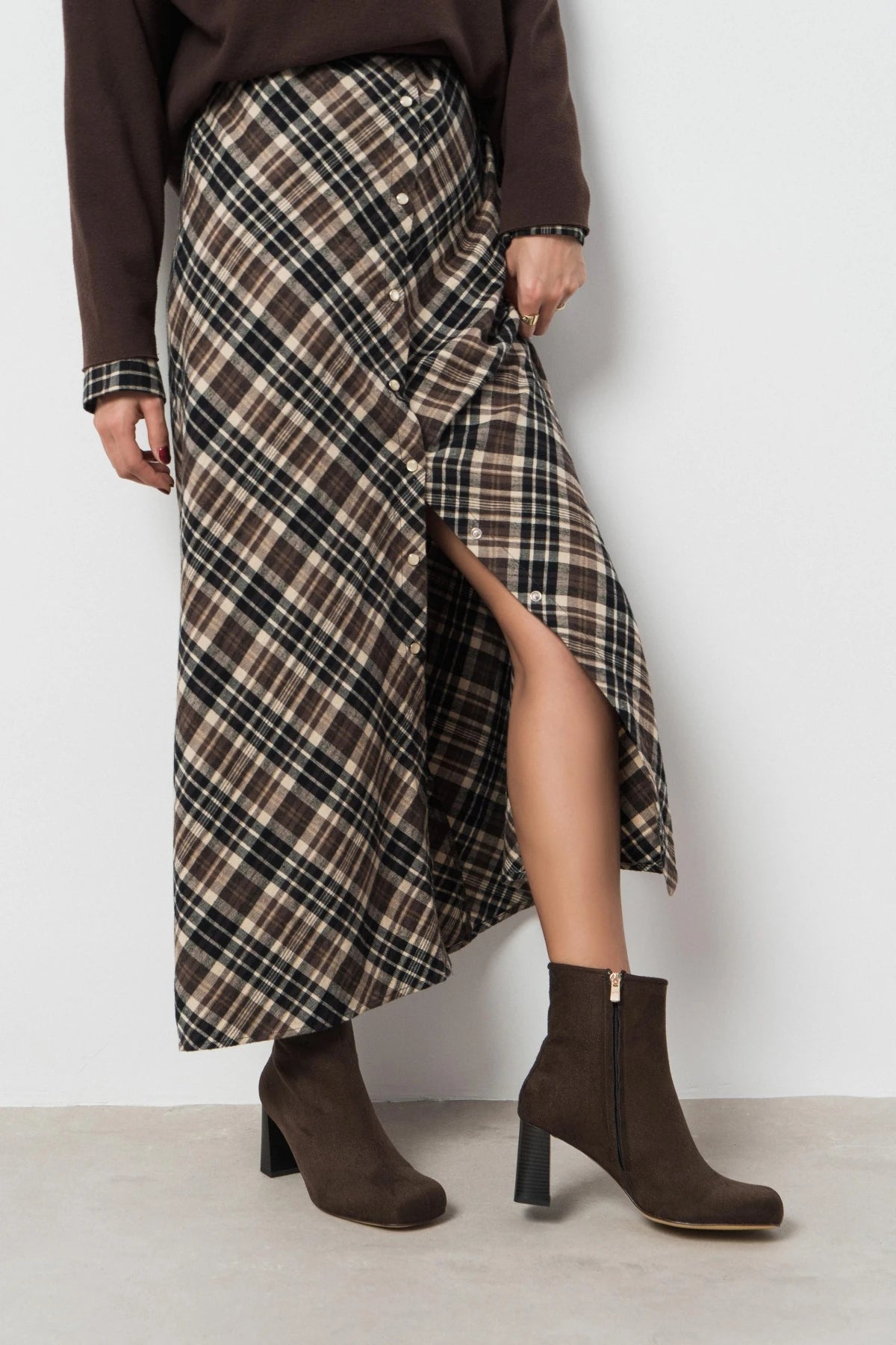 JUNO BROWN SUEDE ZIPPERED THICK-HEELED BLUT-TOE WOMEN'S BOOTS