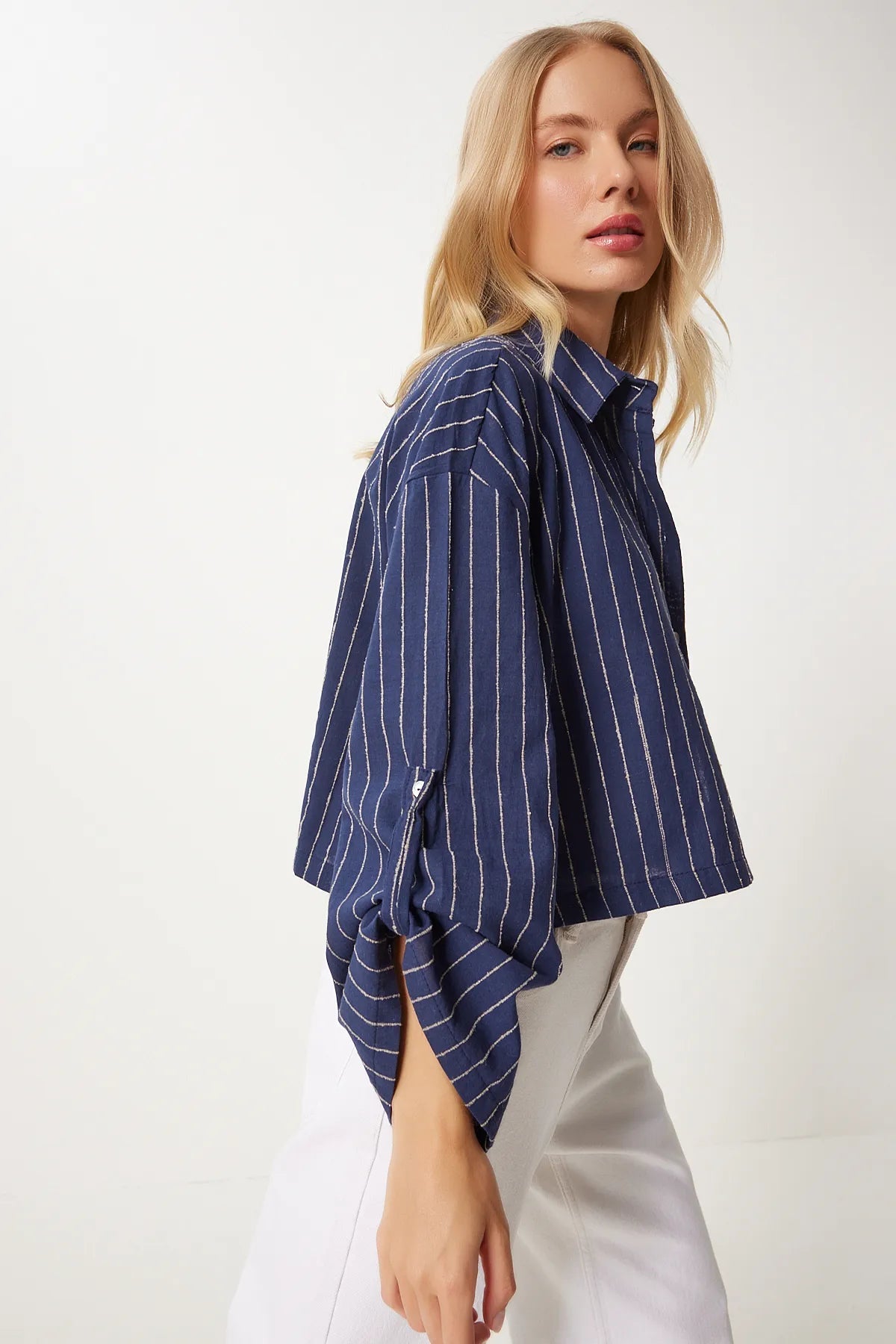 3- قميص نسائي كتان قصير باللون الأزرق الداكن مخطط - Navy Blue Thin Striped Crop Linen Shirt - PRE ORDER