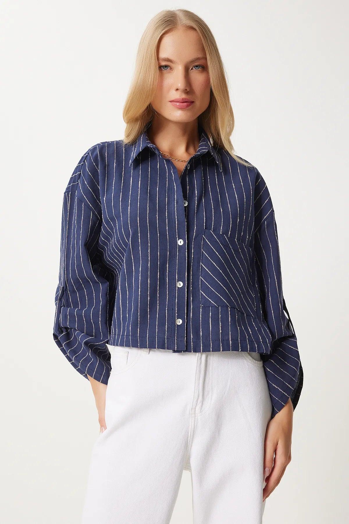 2- قميص نسائي كتان قصير باللون الأزرق الداكن مخطط - Navy Blue Thin Striped Crop Linen Shirt - PRE ORDER