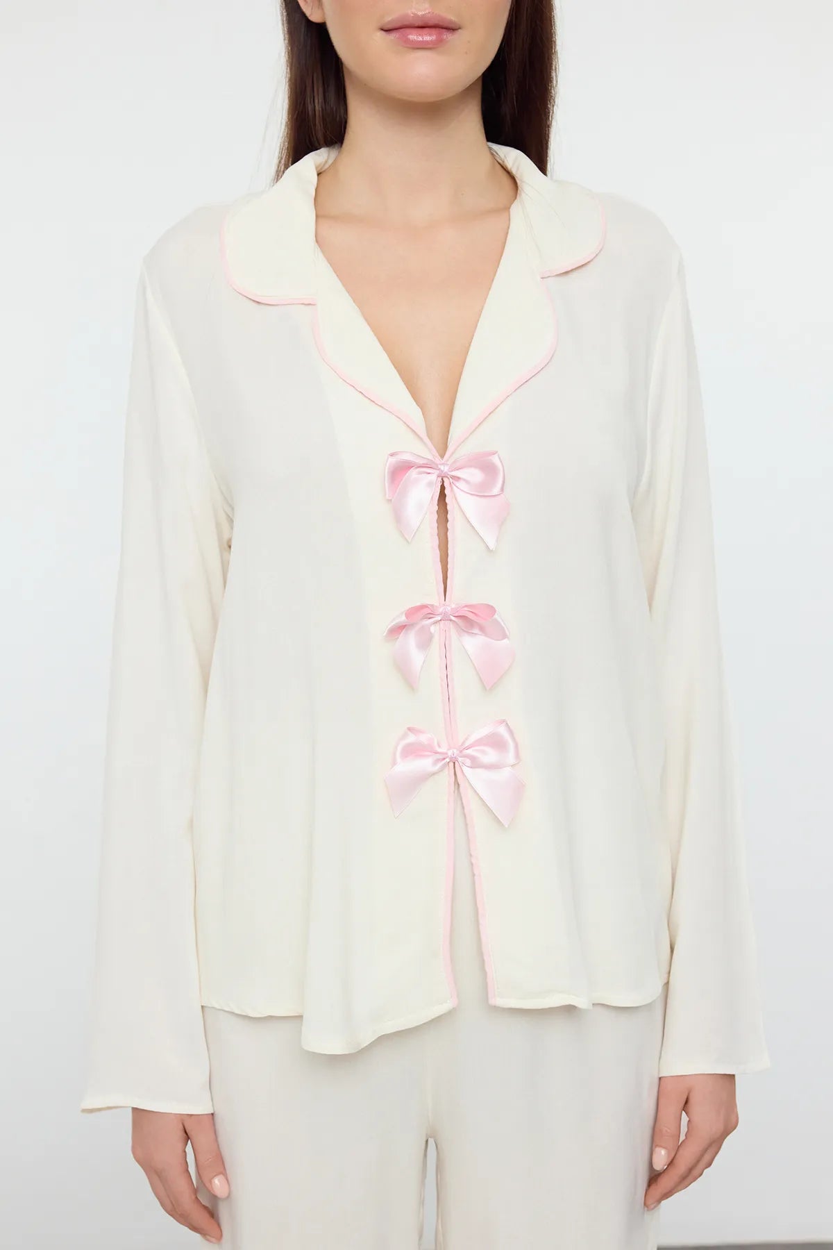 Offwhite Ribbon/Bow and Piping Detailed Viscose Woven Pajama Set - Lebbse