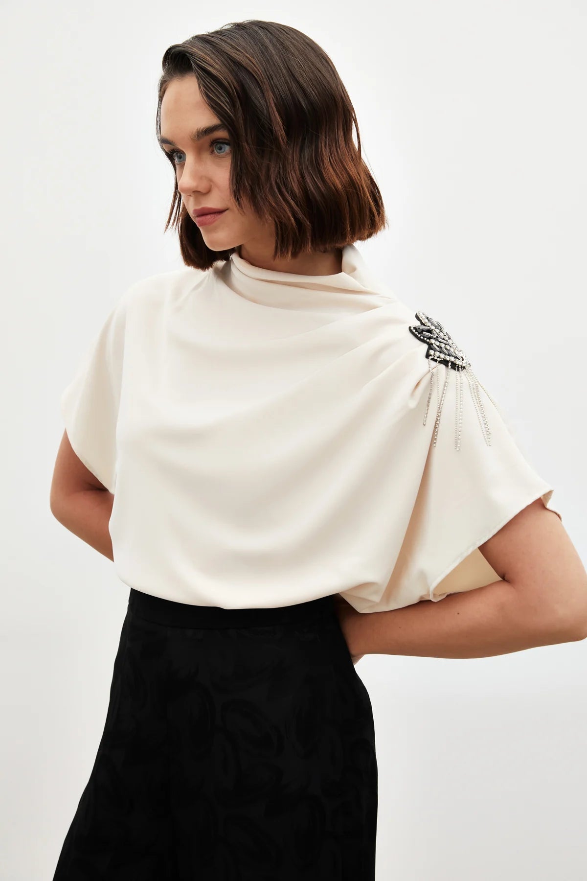 One Shoulder Accessory Casual Blouse - BEIGE - Lebbse