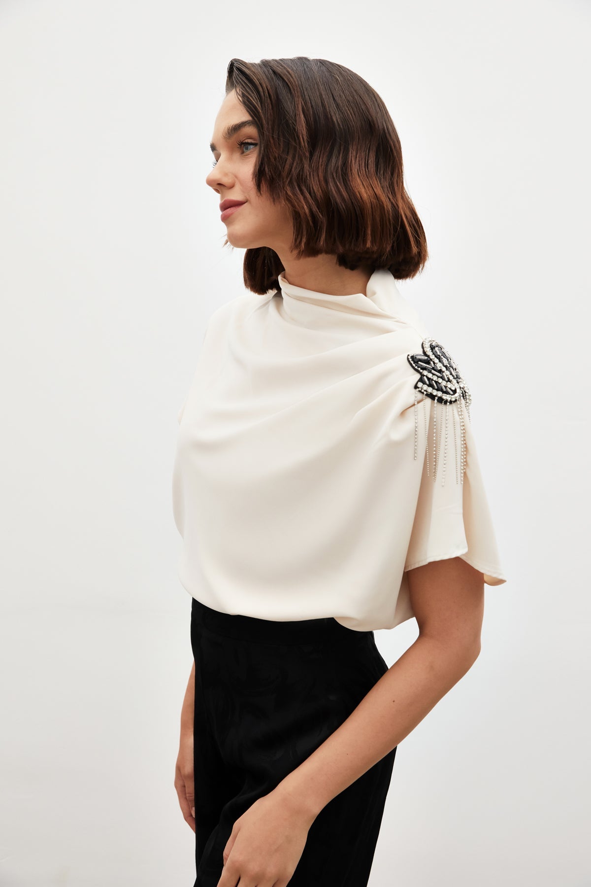 One Shoulder Accessory Casual Blouse - BEIGE - Lebbse