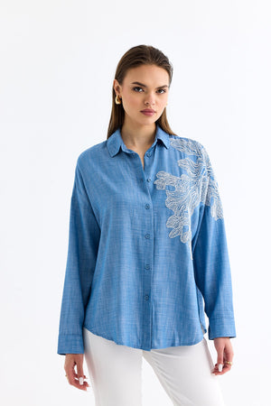 قميص نسائي أزرق مطرز دانتيل على كتف واحد - One Shoulder Lace Detailed Shirt Blue