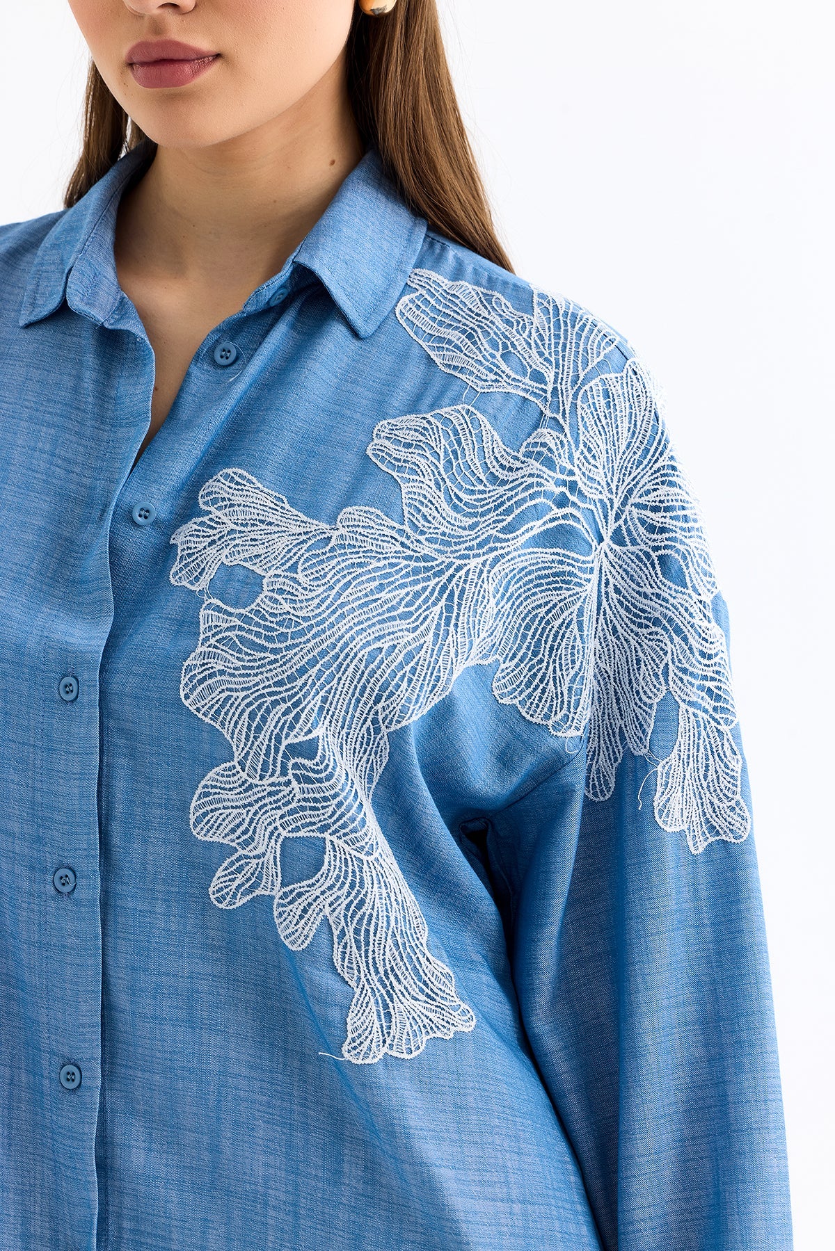 2- قميص نسائي أزرق مطرز دانتيل على كتف واحد - One Shoulder Lace Detailed Shirt Blue