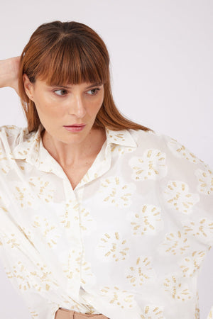 قميص حريمي خروج اوفرسايز مطرز بالورود باللون الذهبي - OVERSIZE GOLD ROSE TRANSPARENT ECRU WOMEN'S SHIRT