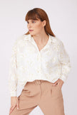 3- قميص حريمي خروج اوفرسايز مطرز بالورود باللون الذهبي - OVERSIZE GOLD ROSE TRANSPARENT ECRU WOMEN'S SHIRT