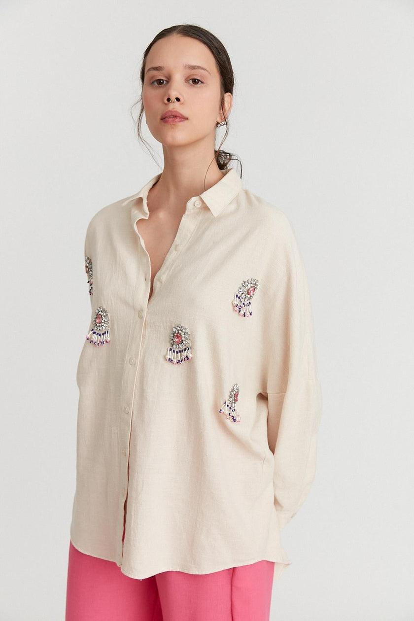 2- قميص نسائي كبير الحجم بأحجار وردية - Oversize Shirt With Pink Stones