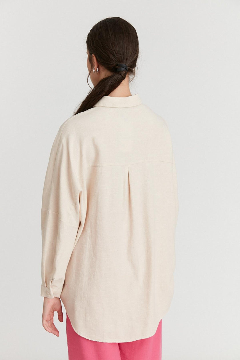 4- قميص نسائي كبير الحجم بأحجار وردية - Oversize Shirt With Pink Stones