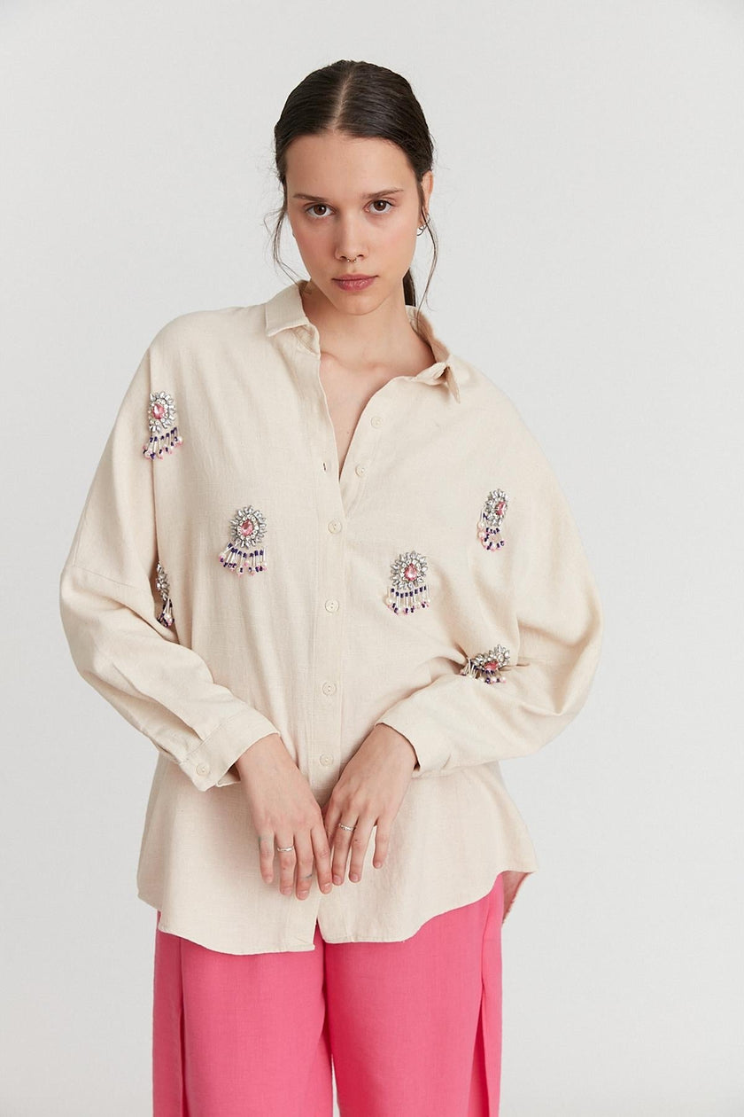 3- قميص نسائي كبير الحجم بأحجار وردية - Oversize Shirt With Pink Stones