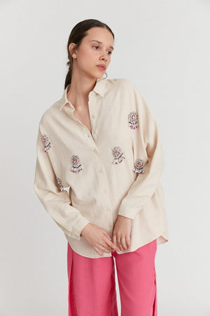 قميص نسائي كبير الحجم بأحجار وردية - Oversize Shirt With Pink Stones