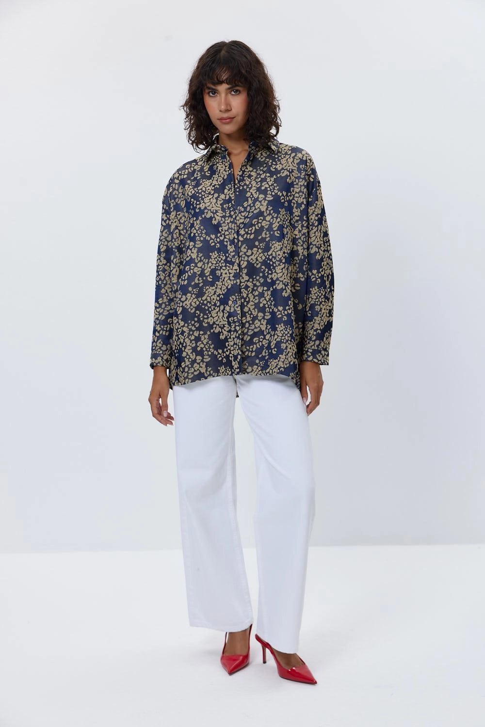 3- قميص نسائي منقوش ساتان الأزرق الداكن - Oversized Patterned Satin Navy Blue Women's Shirt