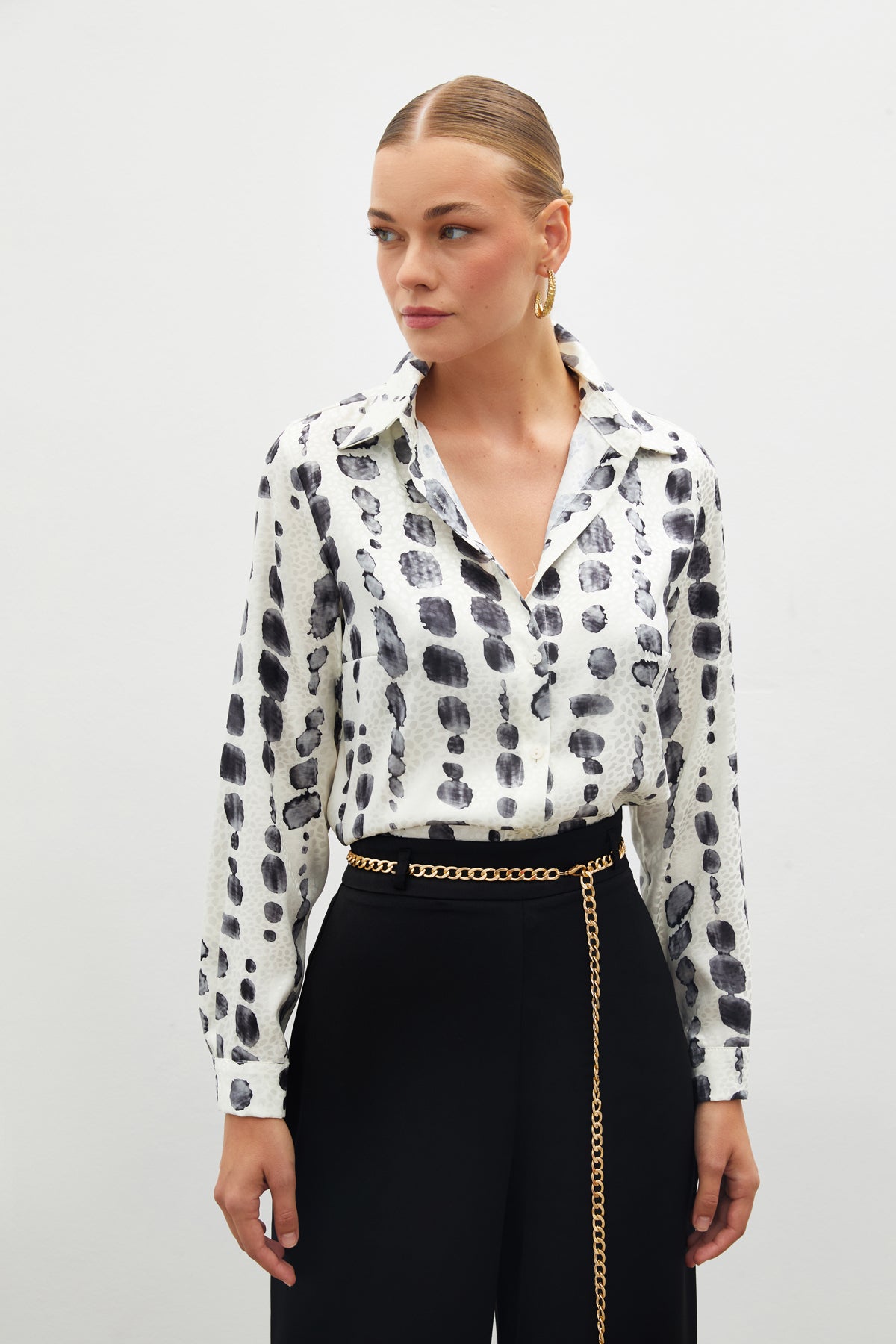 قميص نسائي اسود ساتان بنفشة مربعات - Patterned Classic Shirt - BLACK