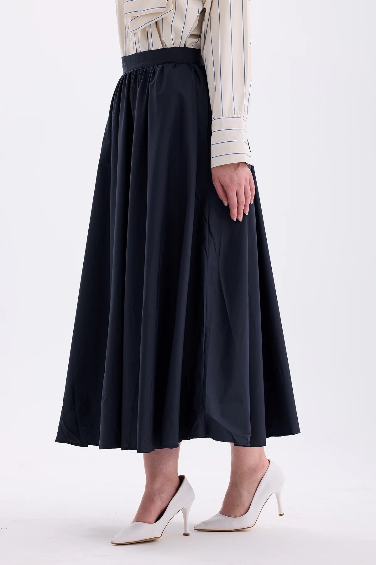 PLEATED NAVY BLUE SKIRT | November Vibes | Skirt | Lebbse PLEATED NAVY BLUE SKIRT | November Vibes | Skirt | Lebbse