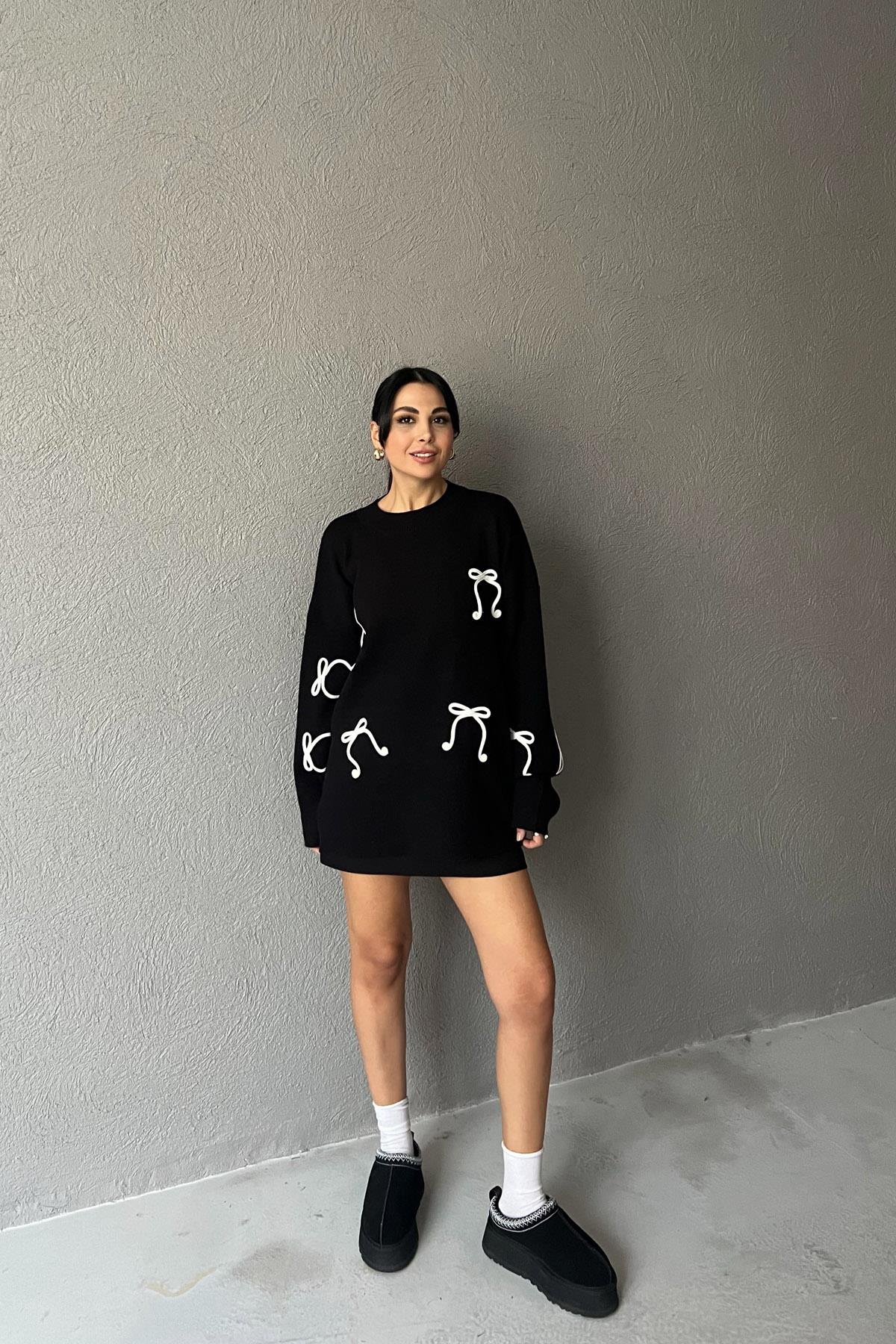 Black Bowknot Embroidered Knitted Sweater