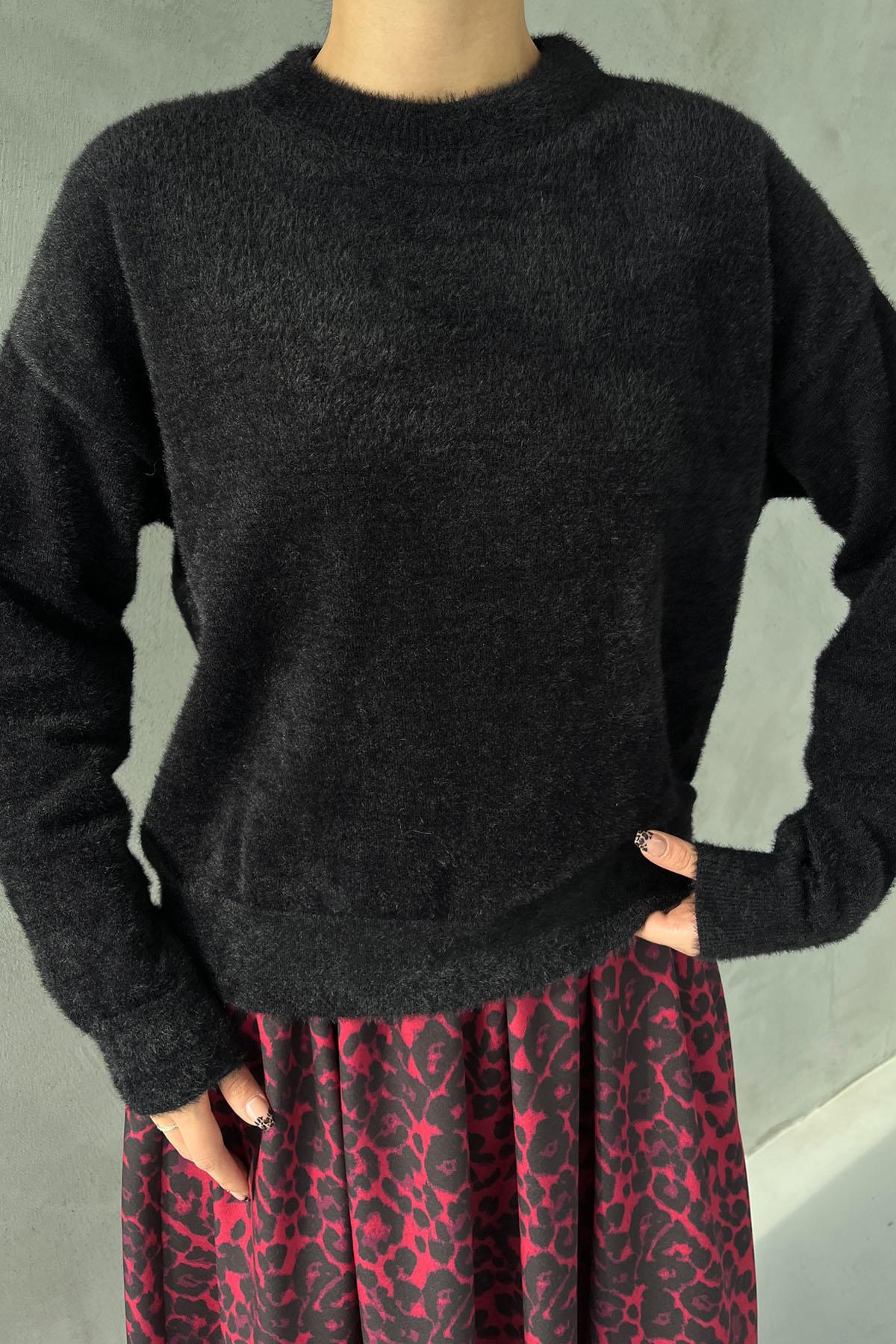 Black Zulia Crew Neck Basic Sweater