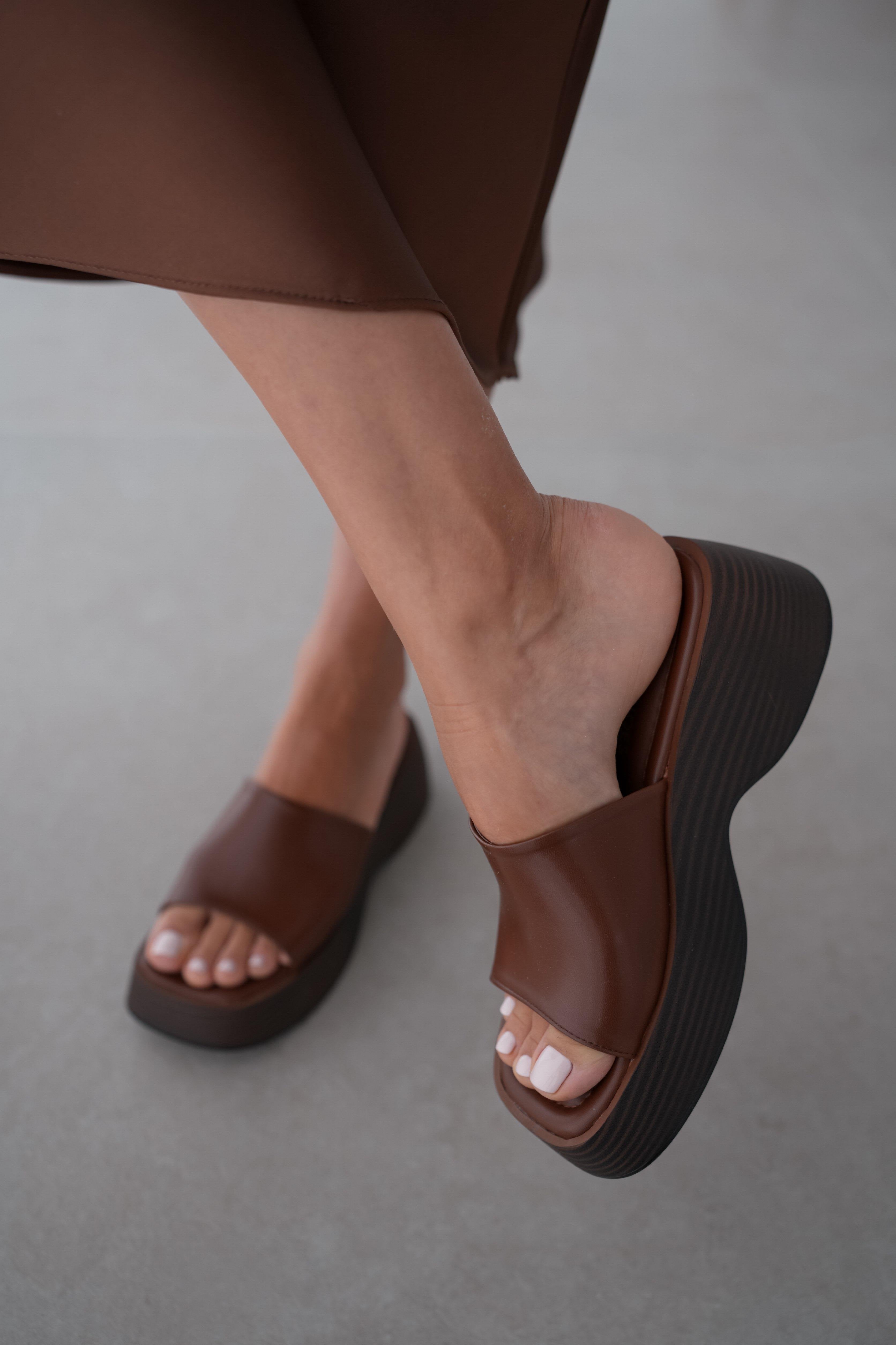 Arden Thick Heeled Women's Slippers-BROWN
