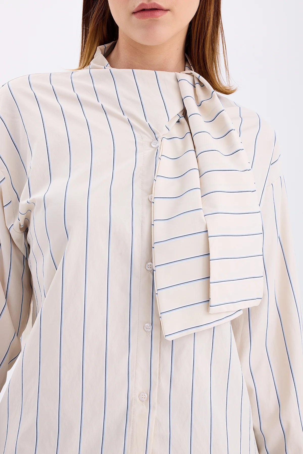 5- قميص نسائي بياقة وشاح لون كريمي - SCARF COLLAR SHIRT – CREAM