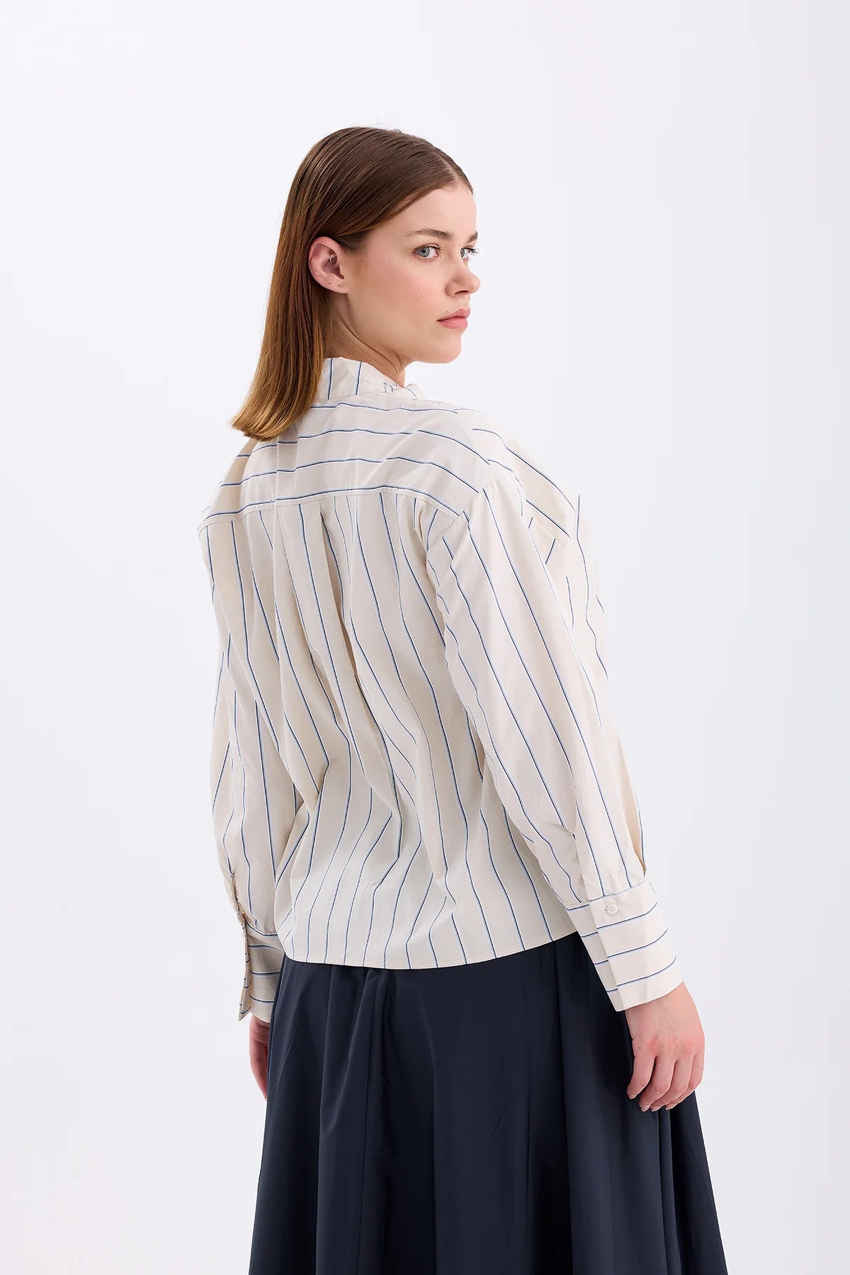 7- قميص نسائي بياقة وشاح لون كريمي - SCARF COLLAR SHIRT – CREAM