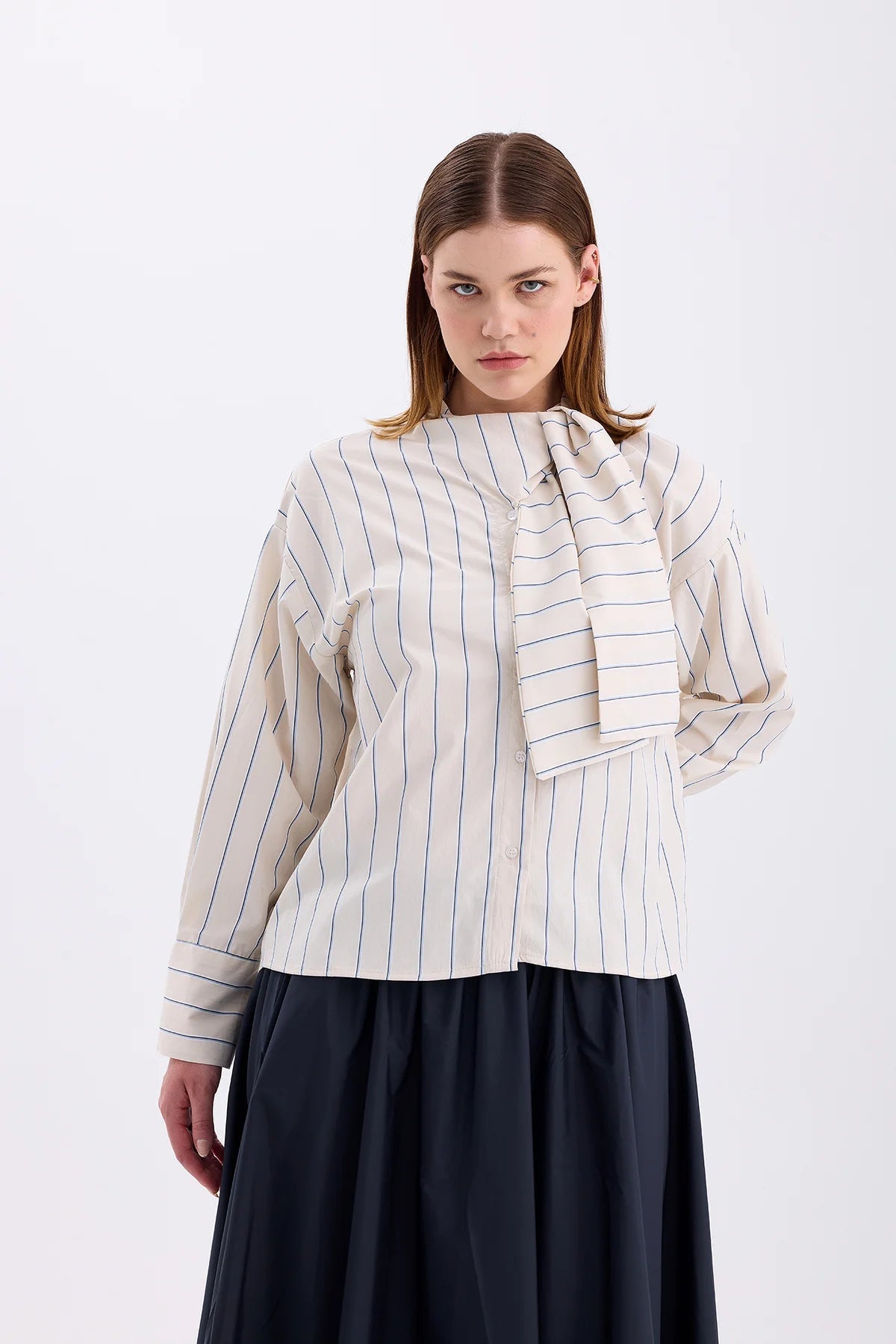 6- قميص نسائي بياقة وشاح لون كريمي - SCARF COLLAR SHIRT – CREAM