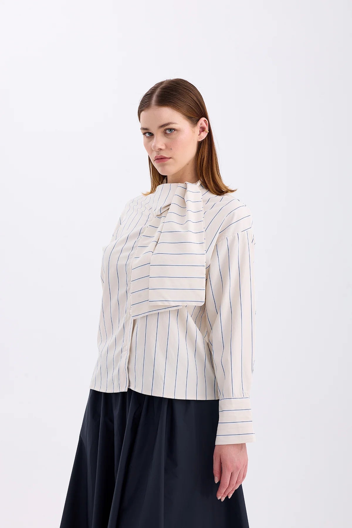 3- قميص نسائي بياقة وشاح لون كريمي - SCARF COLLAR SHIRT – CREAM